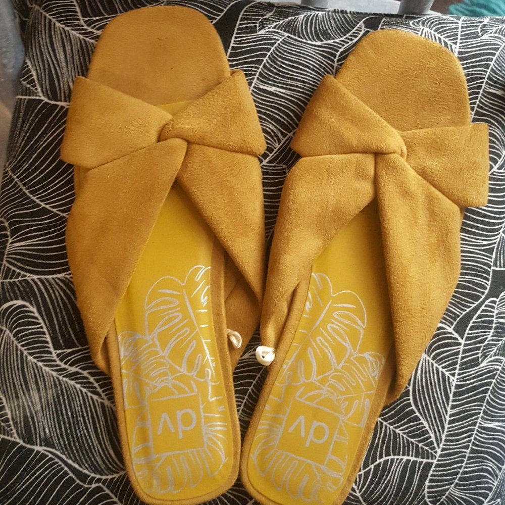 DV by Dolce Vita yellow  slides size 11